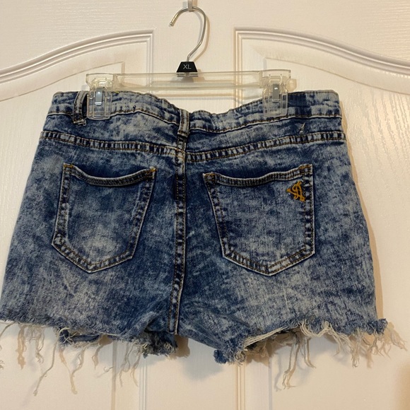 💰🔥💲 Y2K denim shorts - Picture 3 of 3